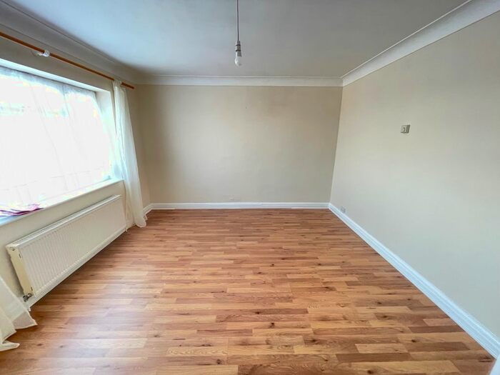 2 Bedroom Maisonette To Rent In Uphill Drive, Brent, NW9