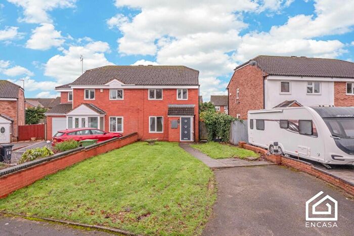 3 Bedroom Semi-Detached House For Sale In Limbury Grove, Solihull, B92