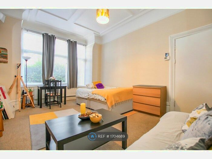 Studio To Rent In Glenmore Road, London, NW3