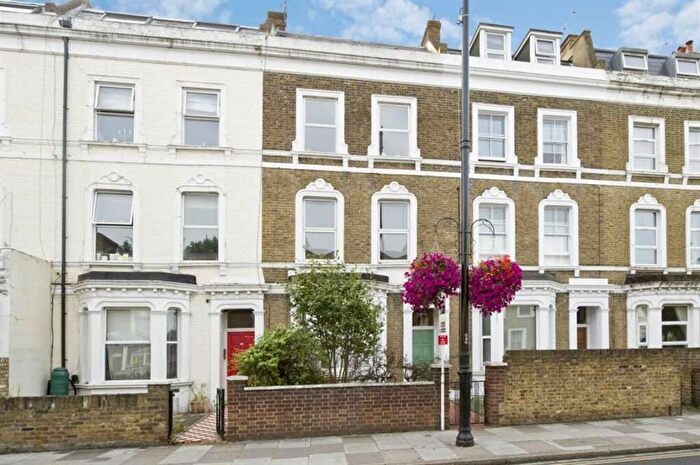 2 Bedroom Flat To Rent In Castelnau, London, SW13