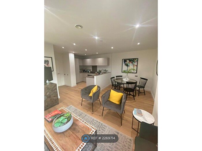 2 Bedroom Flat To Rent In Lotus House, London, E14
