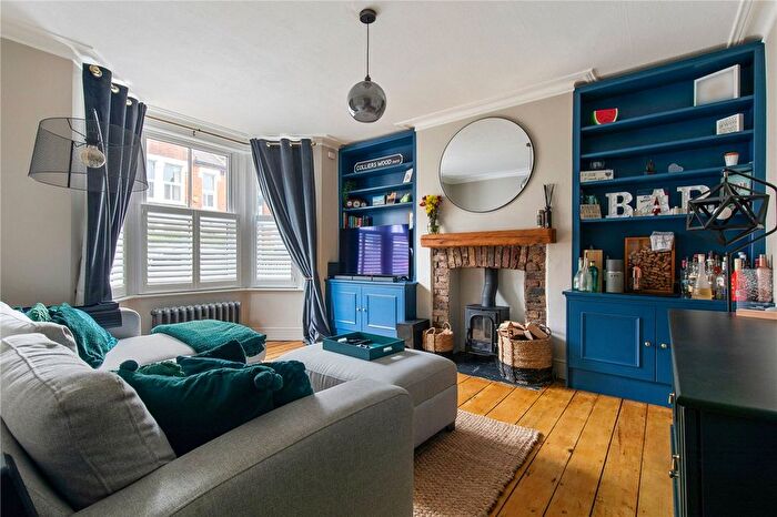2 Bedroom Flat For Sale In Briscoe Road, London, SW19