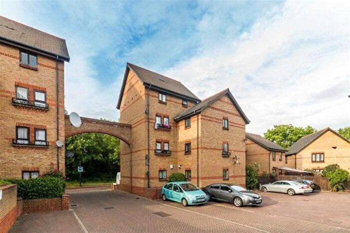 1 Bedroom Flat To Rent In Hallywell Crescent, London, E6