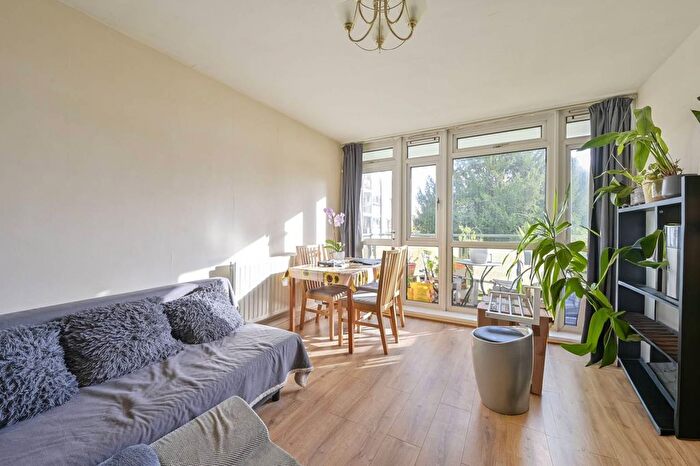 1 Bedroom Flat To Rent In Winterfold Close, Southfields, London, SW19