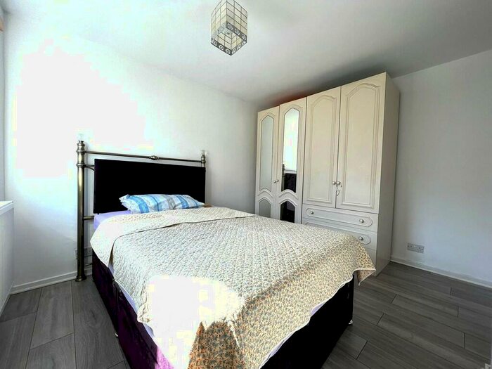 4 Bedroom Maisonette To Rent In Grove Crescent Road, E15