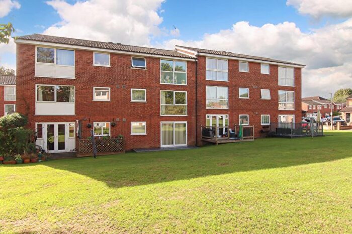 2 Bedroom Flat For Sale In Nightingale Walk, Hemel Hempstead, HP2
