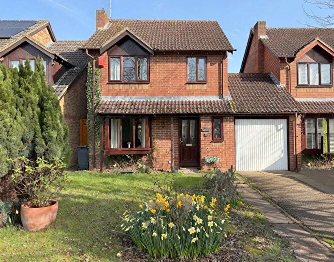 3 Bedroom Link Detached House For Sale In Lyon Close, Thatcham, RG19