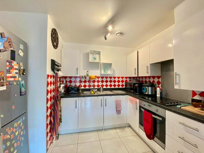 1 Bedroom Flat To Rent In Aqua House, Varcoe Gardens, Hayes, UB3