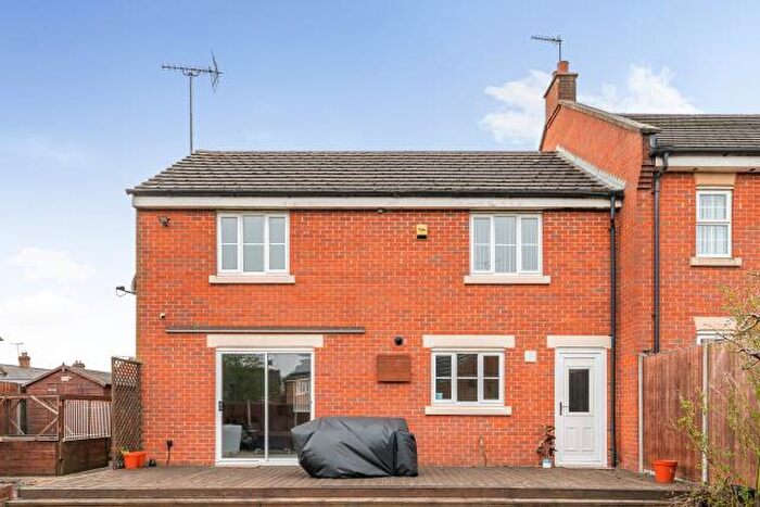 3 Bedroom Semi-Detached House To Rent In Stroud Close, Banbury, OX16