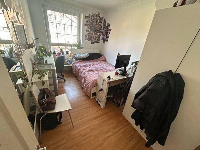 4 Bedroom Flat To Rent In Law Street, London, SE1