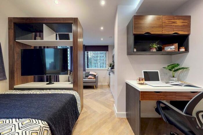 Studio To Rent In Apt, Live Oasis Wade Lane #, LS2