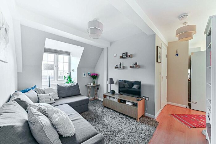 1 Bedroom Flat For Sale In Dog Kennel Hill Estate, East Dulwich, London, SE22