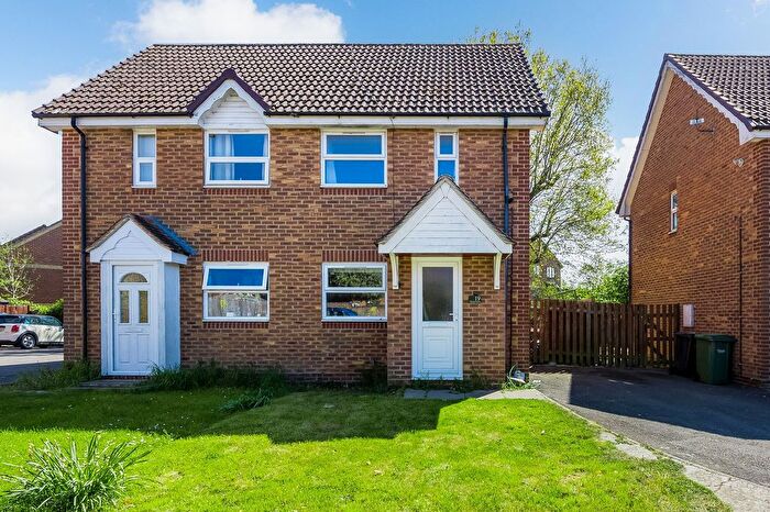 2 Bedroom Semi-Detached House For Sale In Derwent Avenue, Didcot, OX11