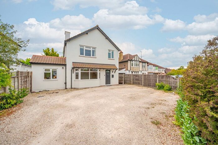 4 Bedroom Detached House For Sale In Green Lane, Shepperton, TW17