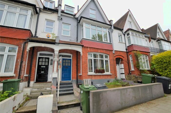 3 Bedroom Flat To Rent In Broxholm Road, London, SE27