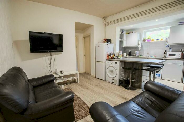 5 Bedroom House To Rent In Lime Avenue Dawlish Road, Birmingham, B29