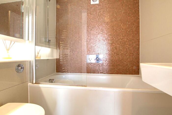 1 Bedroom Flat To Rent In Long Lane, (), Farringdon, EC1A