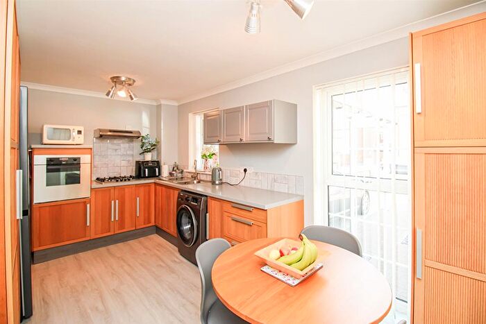 3 Bedroom Town House For Sale In Cambridge Street, Normanton, WF6