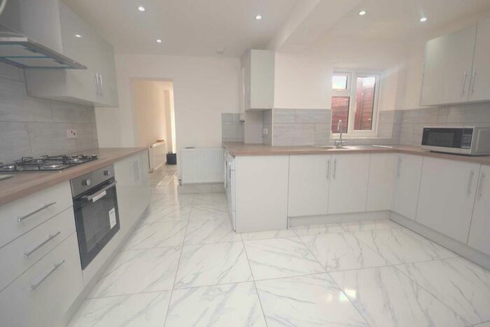 6 Bedroom Terraced House To Rent In Donnington Road, Reading, RG1