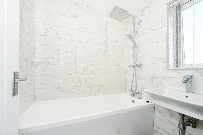 3 Bedroom Terraced House For Sale In Greenham Walk, Swindon, SN3