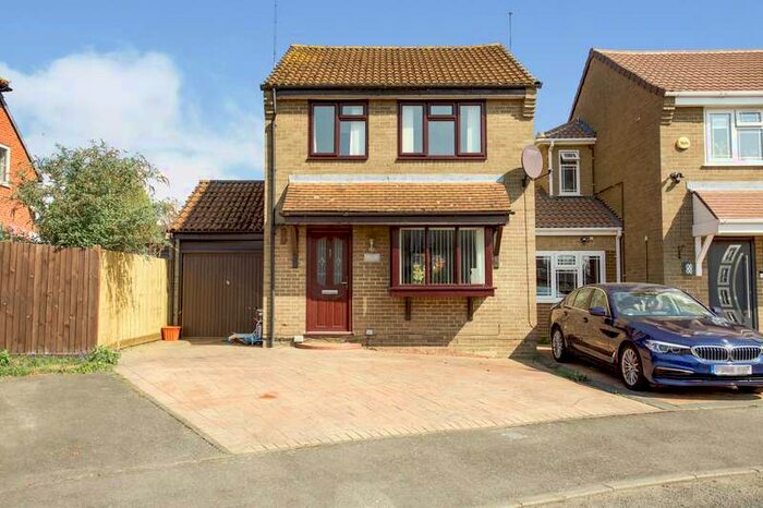 3 Bedroom Link Detached House To Rent In Cannock Way, Lower Earley, RG6