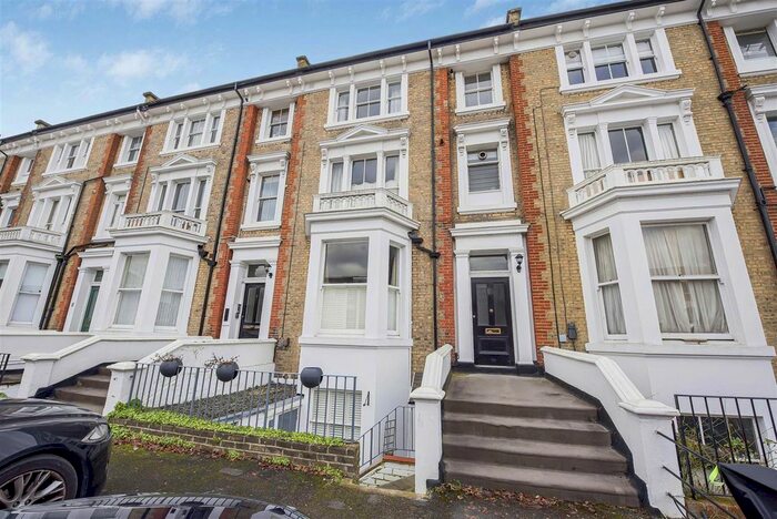 1 Bedroom Flat For Sale In The Barons, St Margarets Village, TW1