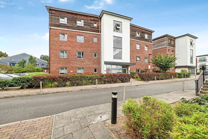 2 Bedroom Flat For Sale In Riverside Close, Romford, RM1