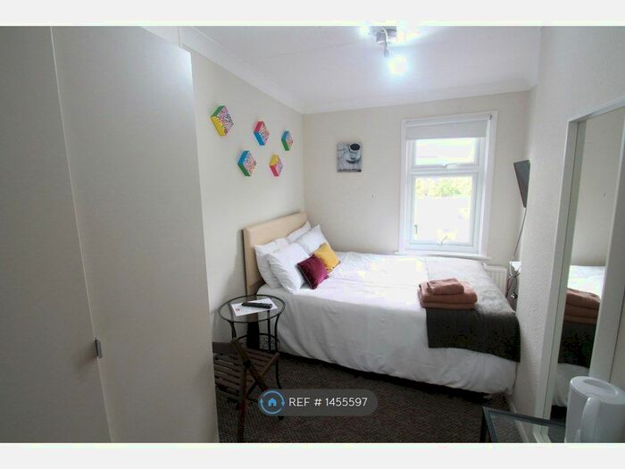 Studio To Rent In Pinner Road, Harrow, HA1