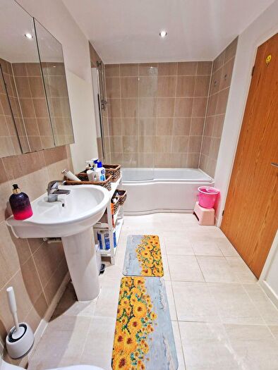2 Bedroom Flat To Rent In St Andrews Rd, St Andrews Rd, Uxbridge, UB10