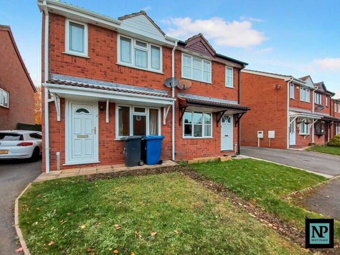 2 Bedroom Semi-Detached House To Rent In Roman Court, Wilnecote, B77