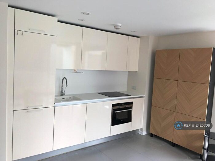 1 Bedroom Flat To Rent In Dance Square, London, EC1V