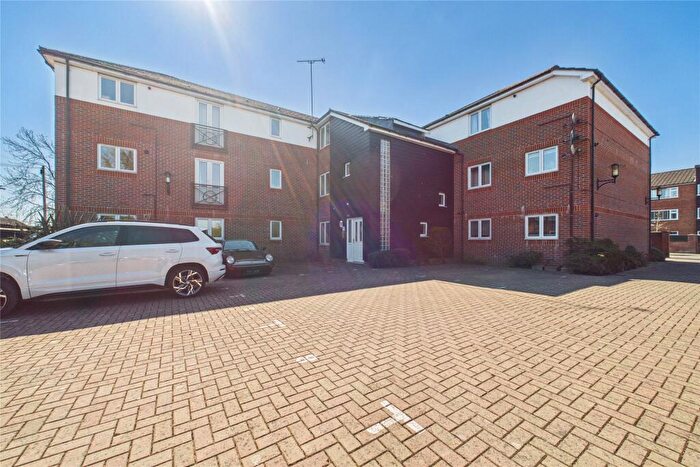 2 Bedroom Apartment To Rent In Roman Place, Powney Road, Maidenhead, Berkshire, SL6