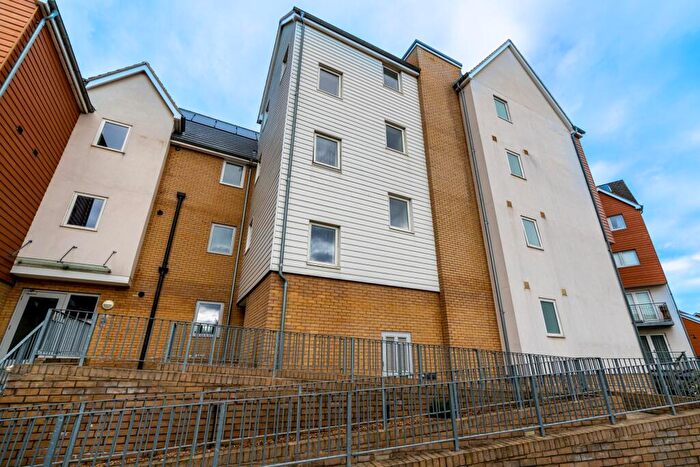 2 Bedroom Apartment To Rent In The Causeway, St Mary`s Island, Chatham, Kent, ME4