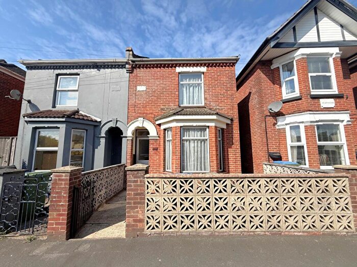 2 Bedroom Semi-Detached House For Sale In Foundry Lane, Shirley, Southampton, SO15