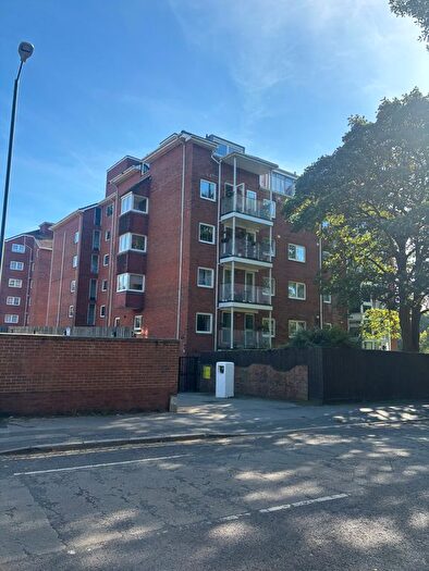 2 Bedroom Flat To Rent In Christchurch Road, Bournemouth, BH1