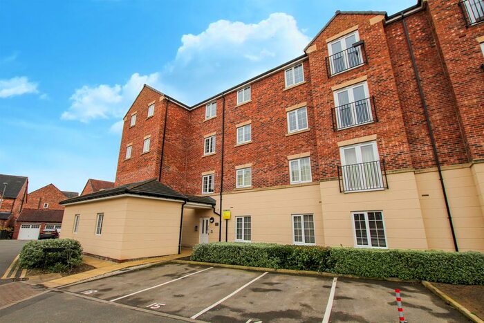 2 Bedroom Flat To Rent In Masters Mews College Court, Dringhouses, York, YO24