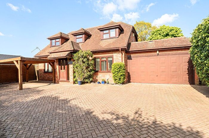 3 Bedroom Detached House For Sale In Cornwallis Avenue, Tonbridge, TN10