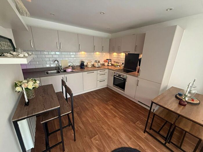2 Bedroom Flat To Rent In Bell Barn Road, Birmingham, B15