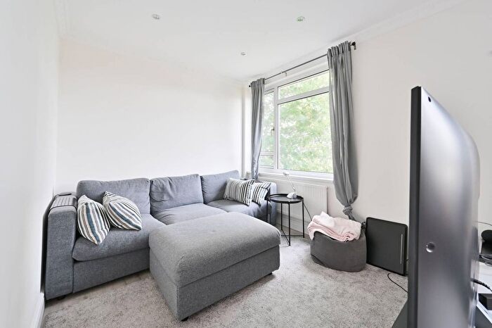 3 Bedroom Flat To Rent In Stratford Road, Watford, WD17