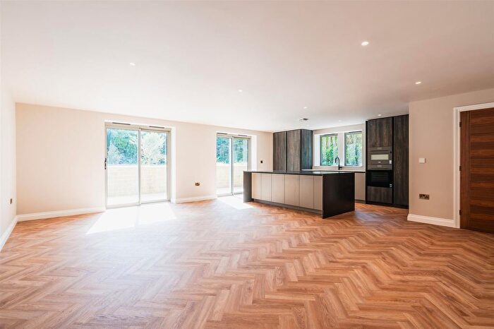 3 Bedroom Flat For Sale In Apartment Vicarage Gardens, Vicarage Lane, Dore, Sheffield, S17