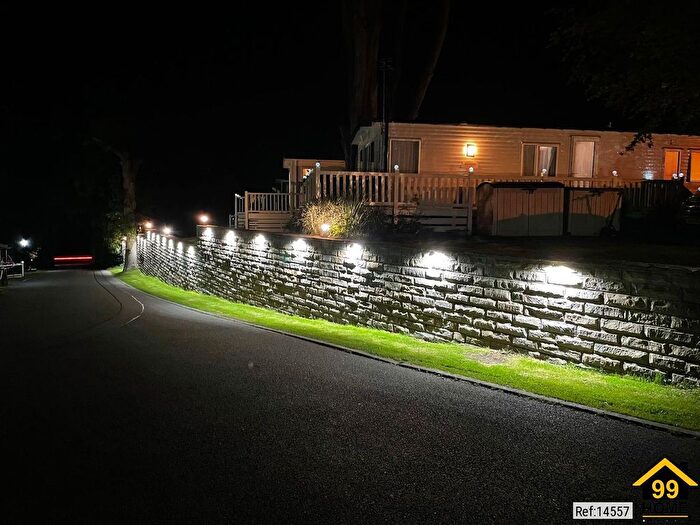 2 Bedroom Mobile/park Home For Sale In Star Resort Lyons Eryl Hall, St Asaph, Denbighshire, LL17