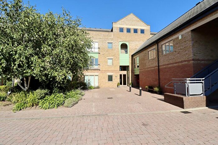 1 Bedroom Apartment For Sale In Marine Point Apartments, Marine Approach, Burton Waters, LN1
