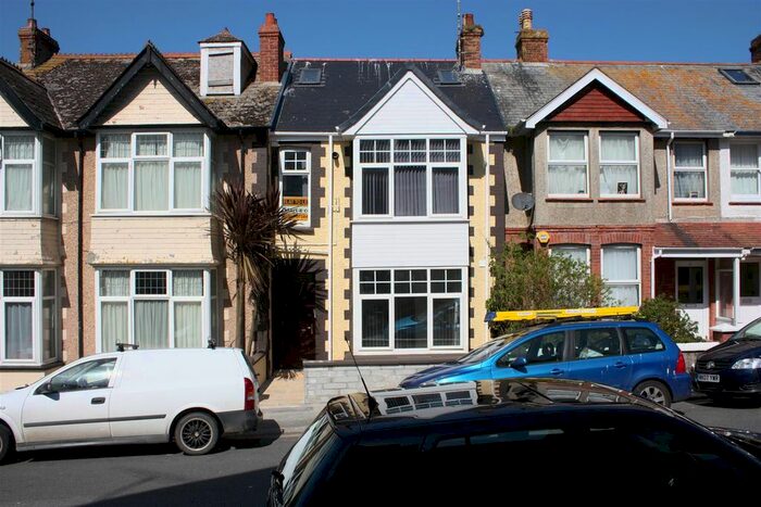 1 Bedroom Flat To Rent In Trebarwith Crescent, Newquay, TR7