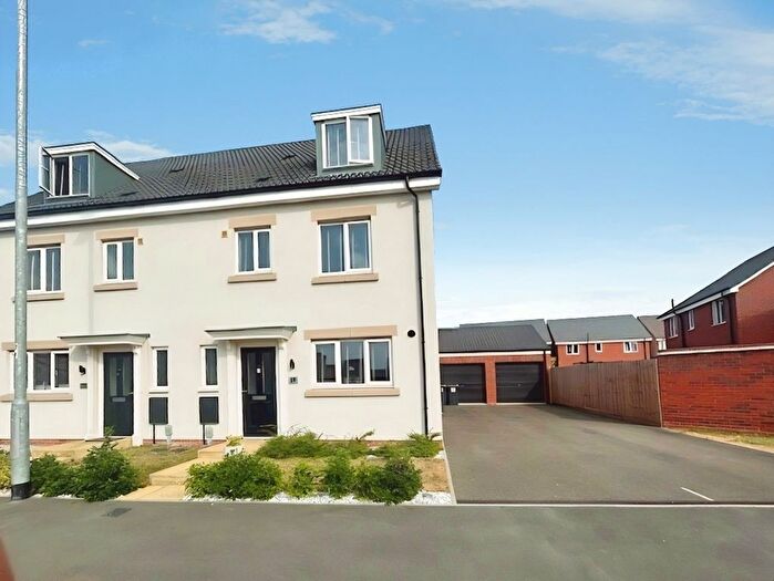 4 Bedroom Semi-Detached House For Sale In Magenta Way, Burton Joyce, NG14