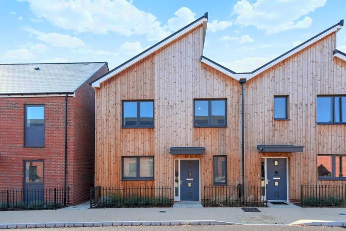 3 Bedroom Semi-Detached House To Rent In Elmsbrook, Bicester, OX27