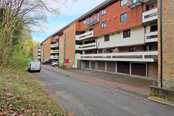 2 Bedroom Flat To Rent In Stuart Court, Kingsway Gardens, Andover, SP10