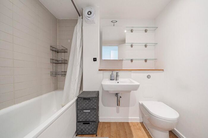 2 Bedroom Flat To Rent In Aragon Tower George Beard Road, London, SE8