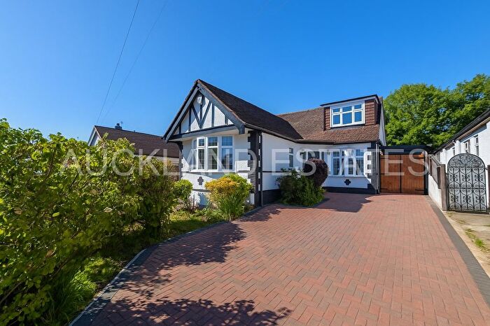 5 Bedroom Detached House For Sale In Elmroyd Avenue, Potters Bar, EN6