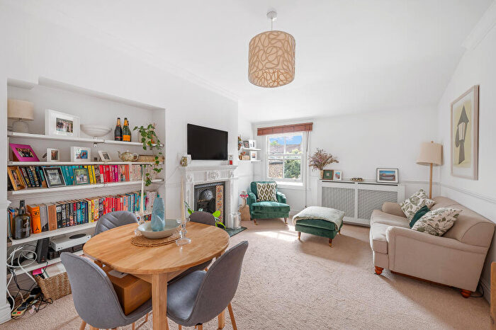 2 Bedroom Flat To Rent In Romola Road, SE24