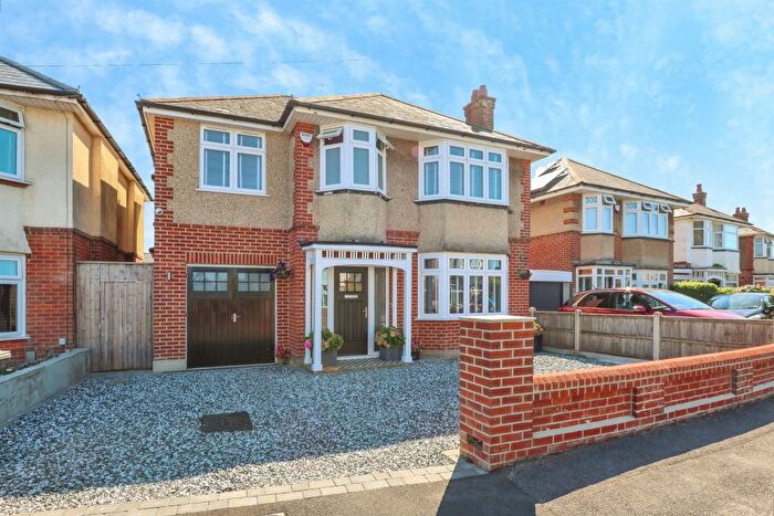 3 Bedroom Detached House For Sale In Delamere Gardens, Bournemouth, BH10